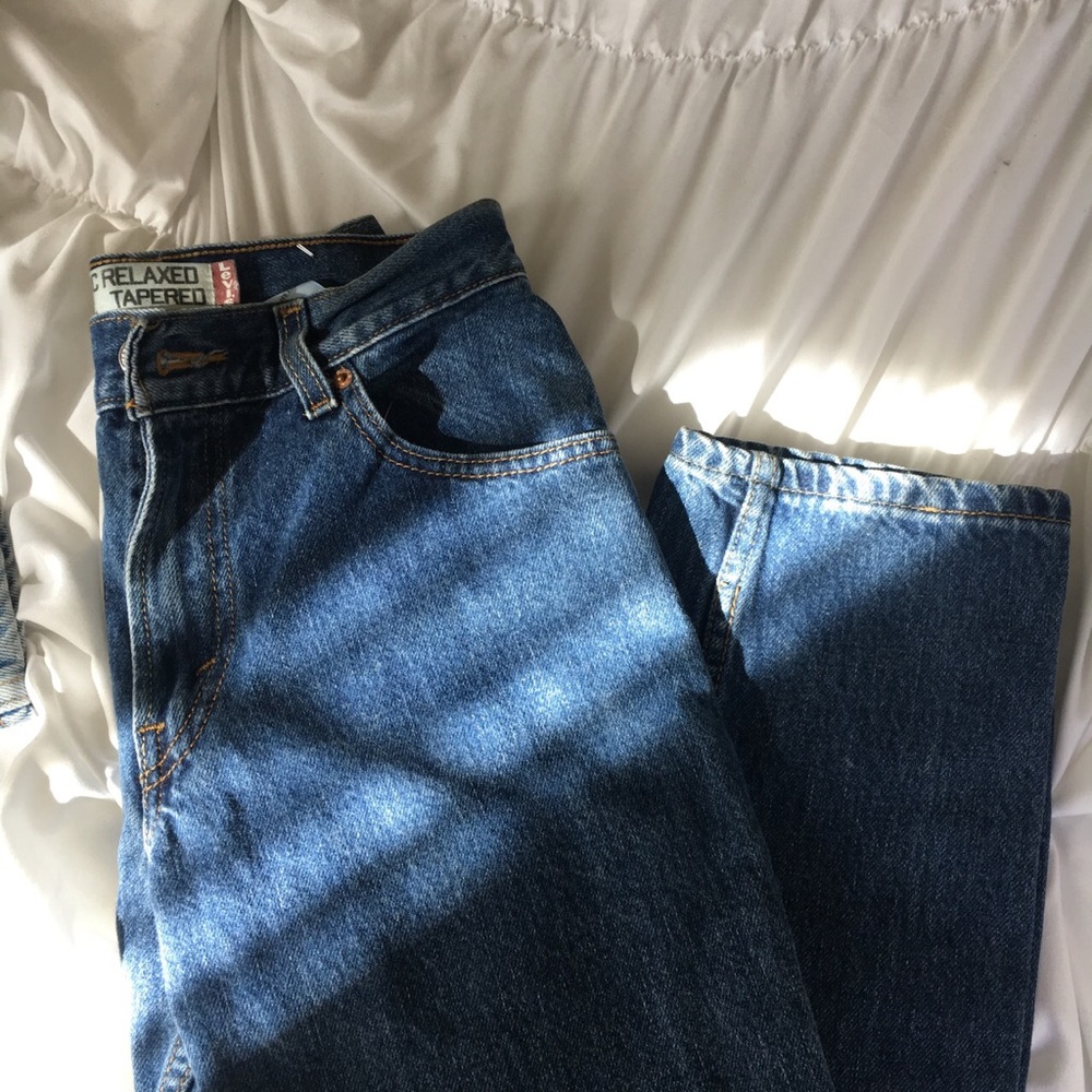 Dark wash Levi’s classic tapered